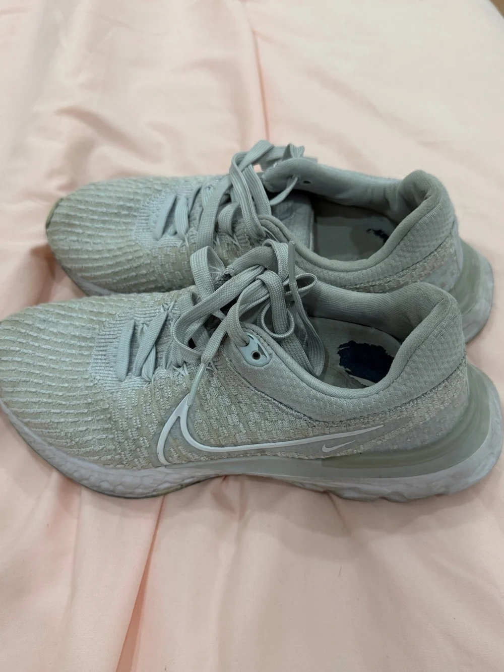 Nike Light Gray Knit Running Sneakers